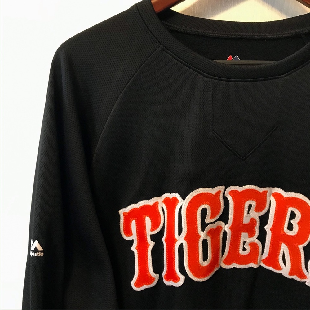 Majestic Detroit Tigers Embroidered Sweatshirt.